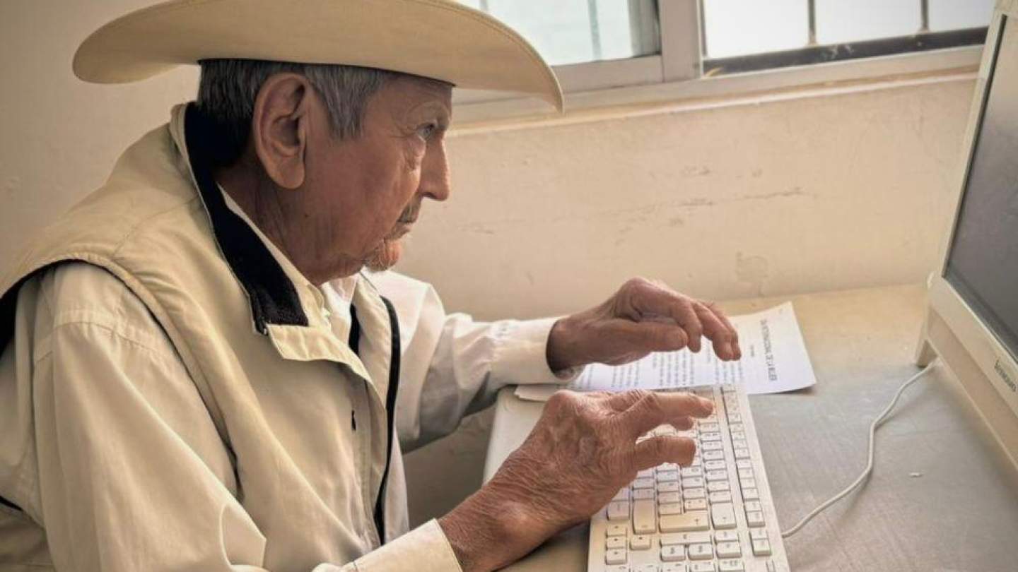 Gobierno de Sonora invita a las personas adultas mayores a clases gratuitas de computación en CEDAM